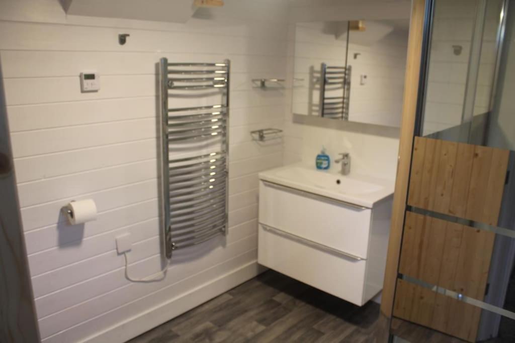 ハダーズフィールド The Scullery - A Quirky Annex With Wood Fireヴィラ エクステリア 写真